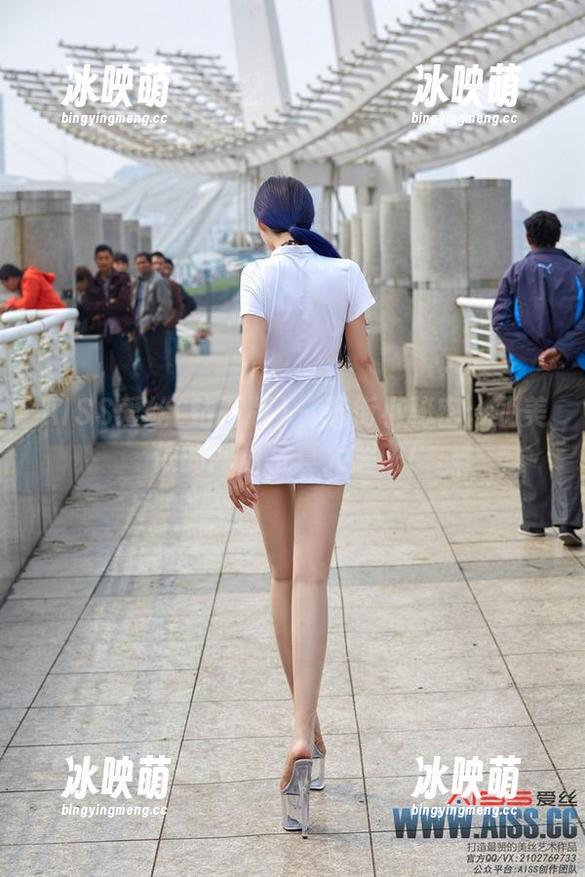 AISS爱丝(钻石版) - 逛街小秘密：亚美依的网盘写真大解密！