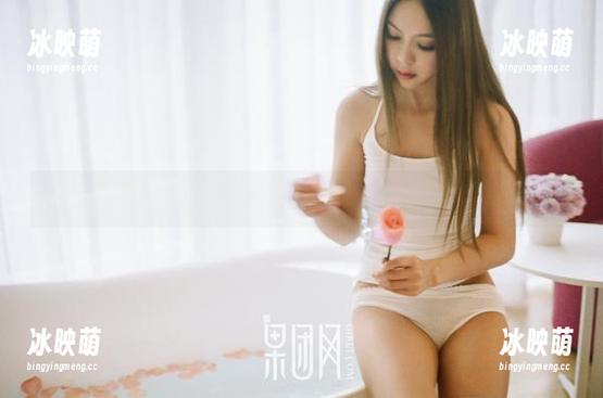 GIRLT果团网 - 在圣诞的氛围中，蜜桃Q妹儿在线发放独家图片！