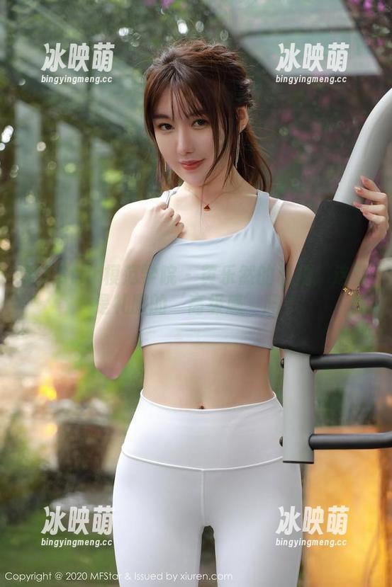 MFStar模范学院 - 黄乐然的私拍：这就是礼服的‘高级感’吗？
