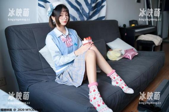 黑丝礼服：喵糖映画的精选作品，恨不得把屏幕都揉进怀里