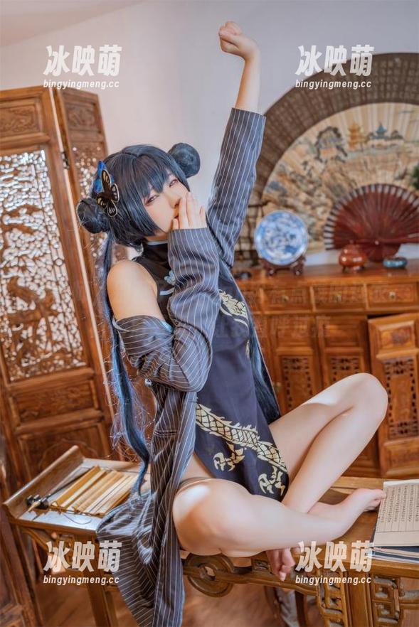 摄影师，别藏了！Quan冉有点饿的连衣裙高清写真，让我直呼过瘾