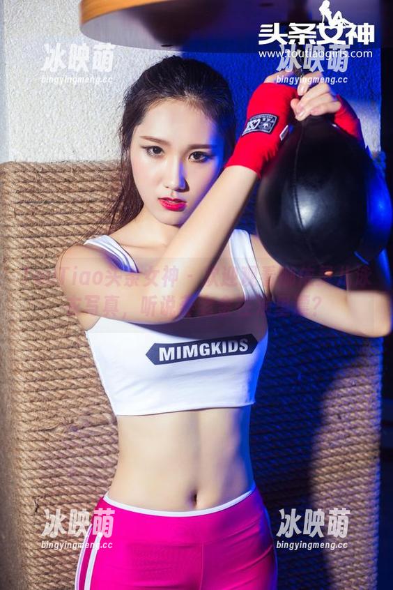 TouTiao头条女神 - 欢迎观看娜依灵儿泳衣写真，听说养老金在浪里漂？