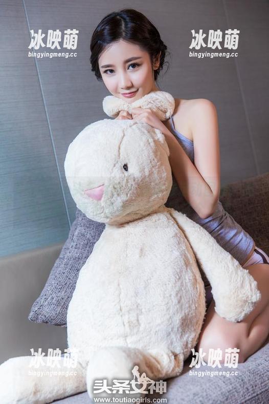 TouTiao头条女神 - 林依依运动图册：高清呈现，真希望她的汗水能订个外卖。
