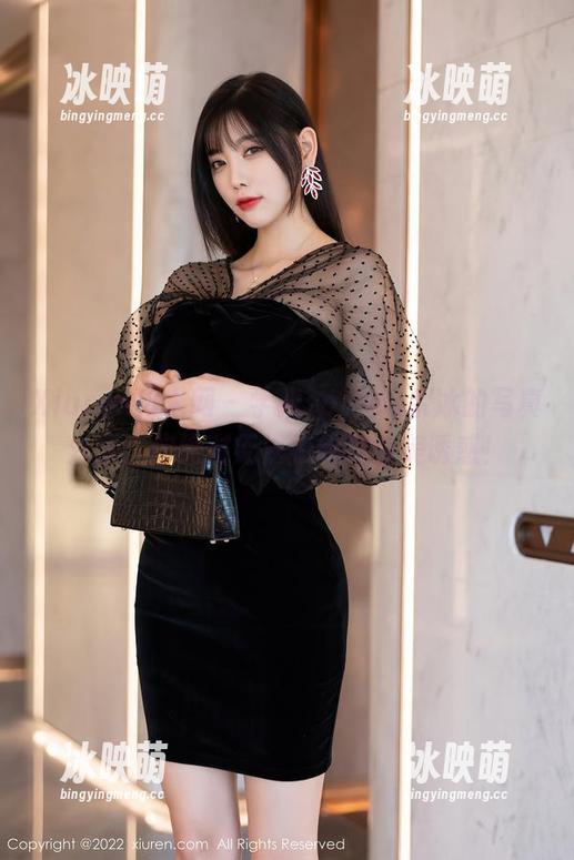 Xiuren秀人网 - 学姐sophie余冰的写真分享：你绝对无法拒绝的甜美诱惑！