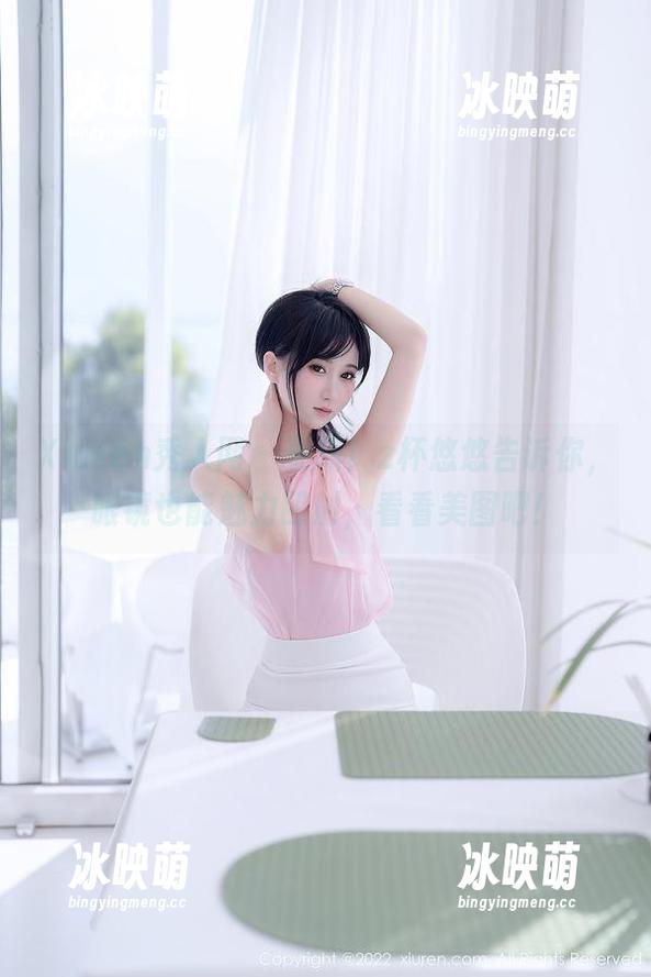 Xiuren秀人网 - 更新！z杯悠悠告诉你，眼镜也能魅力四射，看看美图吧！