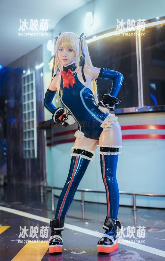 图集里的灰丝与izumi泉桃子：你要的调皮与妩媚