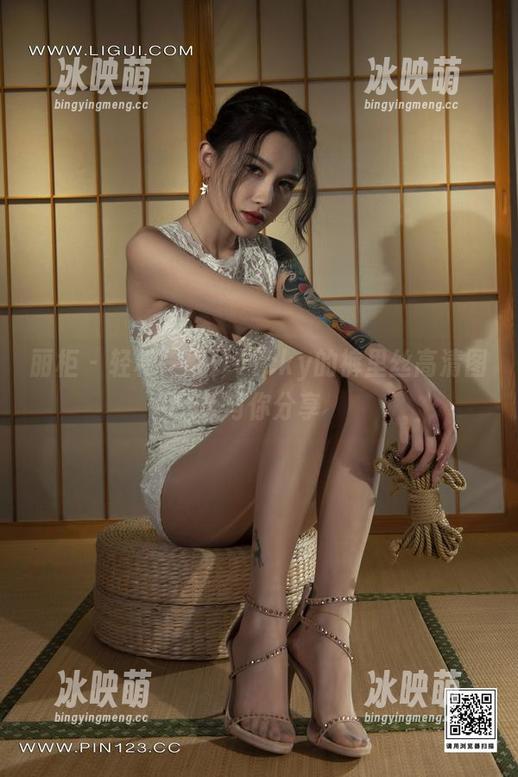 丽柜 - 轻松一刻：Vicky的裤里丝高清图集与你分享