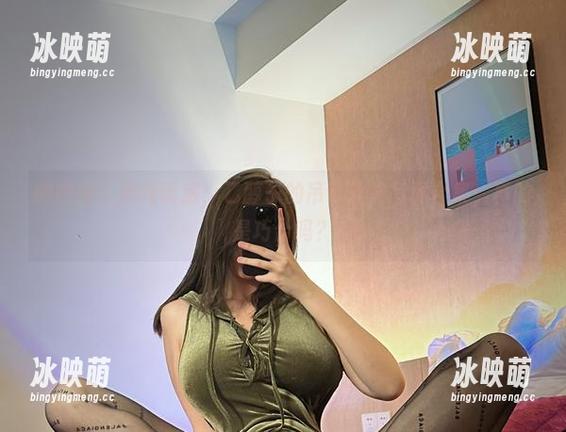 微密圈 - 单纯诱惑：乙醇子的吊带丝袜写真合集，真的是巧合吗？
