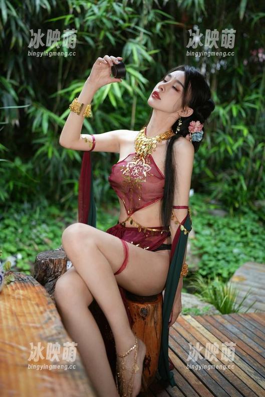 余多多Dudu的水手服美图合集，像极了海边的那份青涩和梦幻