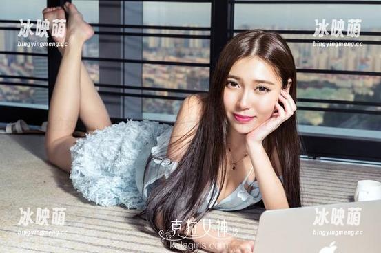 克拉女神 - 注意！原图中的周迪套装可能让你失去理智？