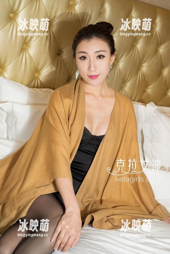 克拉女神 - 妮子空姐原图：机舱里流动的光影物语