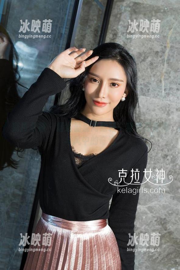 克拉女神 - 精选盈盈高跟鞋：穿梭在街角与风中的奇遇