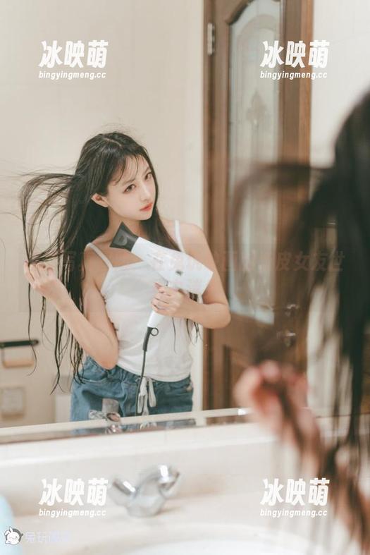 高清写真冒险：在兔玩映画的俏皮女友世界中迷失