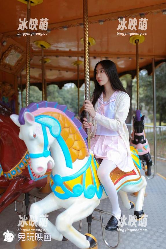兔玩映画的JK制服白丝定制写真，谁说不能在照片里找回青葱岁月？