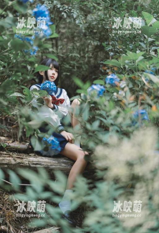凛子酱的秘密：高清写真集中的体操服小惊喜！