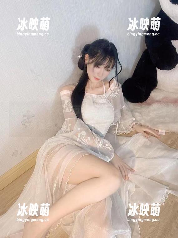 微密圈 - 十万口草莓粥粥独家分享，纯白高清合集，犹如晨曦里的绽放。