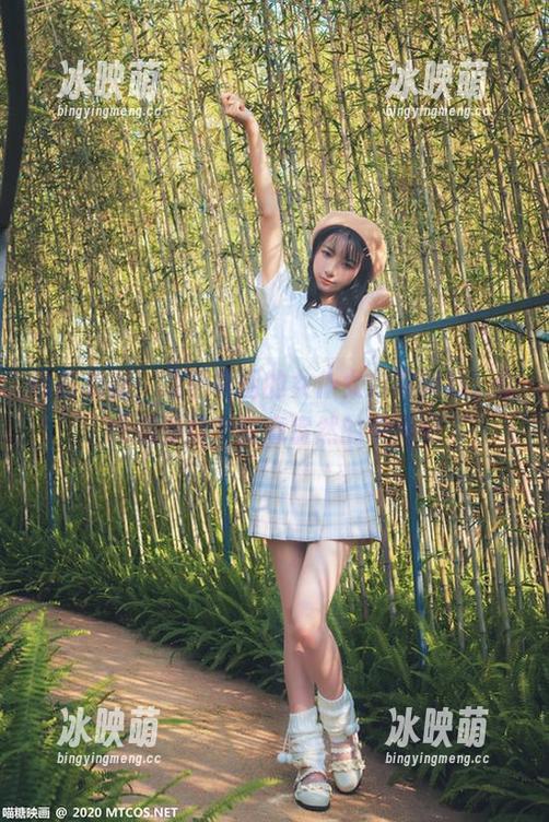 最新来袭！喵糖映画的女仆女友写真集，快来感受这个萌意盎然的瞬间吧