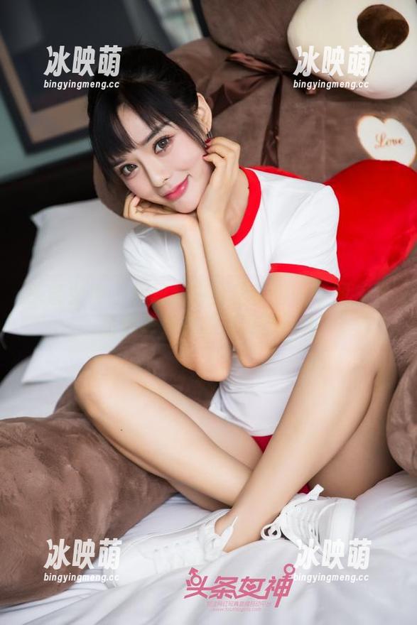 头条女神 - 周思超办公室：每一个图库作品都像是在跟你说悄悄话