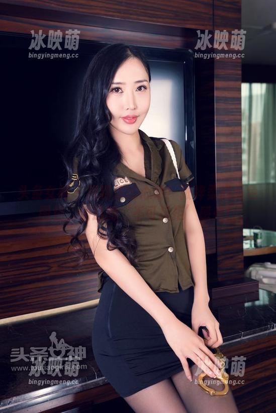 头条女神 - 找到你的心动！张梓柔的粉色图包，精选的‘不可抗拒’感受！