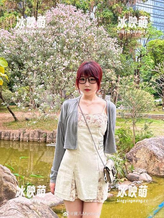 宝儿mysterial的灰丝：高清写真里的灵动与私密，走心了！