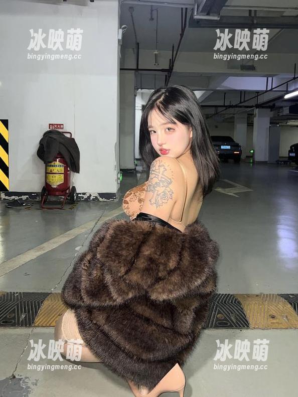 微密圈 - 小u优优子的美女写真：每一张都带着一点点幽默