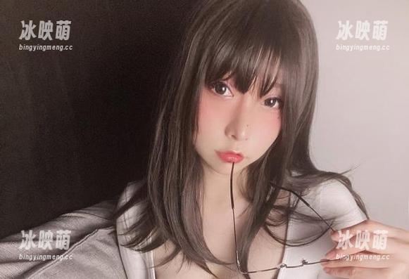 最新！小泉学姐吖以修女形象登场，梦幻与现实并存的瞬间！