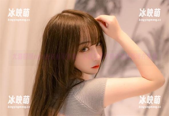 尤猫醒醒ovo的灰丝写真集，下载之后不知不觉就沉浸在梦里