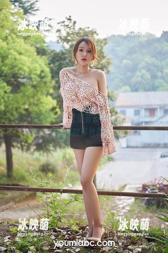爱与美的结合！尤蜜荟最新套图，约会中透出的那丝暧昧