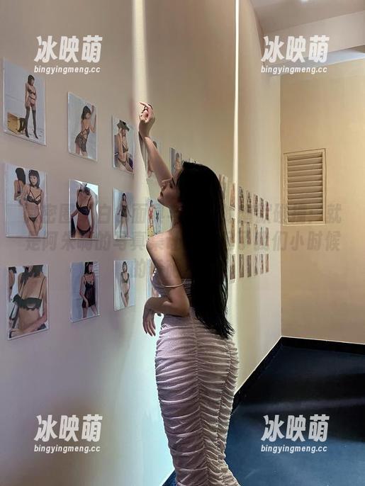 微密圈 - 白色面具与自拍的幽默碰撞：就是阿朱啊的写真集让我想起了我们小时候的奇葩游戏！