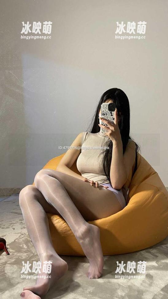 微密圈 - 在办公室里找到私房美图：徐绾绾yyyy的异次元漫游