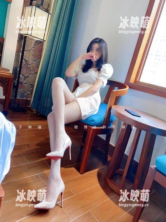 微密圈 - 林子琳喵的网袜美图，真是一个美丽的‘囧’字！