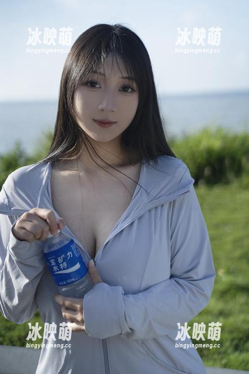 发现浅安安的最新豹纹图库，绝对是让人眼前一亮的风格！