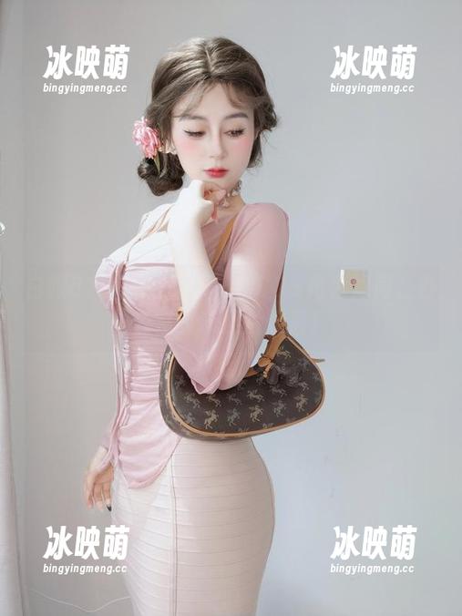 白银81的职场新人：看COS角色如何在办公室上演照片惊喜！