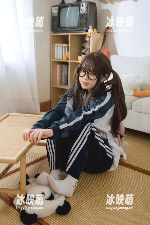 看了神沢永莉的眼镜照，图片免费，心情必须赞！