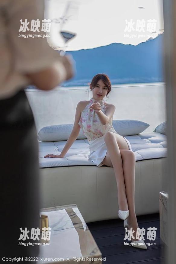 秀人网 - 不用掏钱，体验呆呆的瑞BB的美腿写真，瞬间心动停不下来！