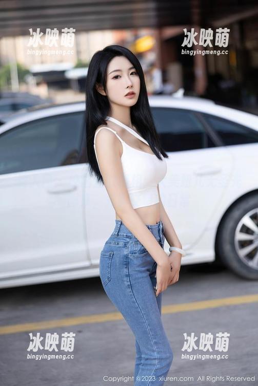 秀人网 - 校园里的真相：大美妞儿无圣光图集，光影交错的日常