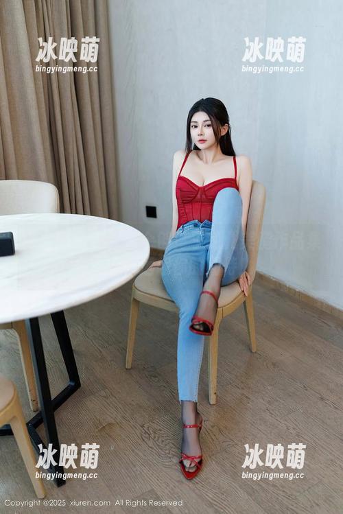 秀人网 - 一次看个够！子纯儿美腿作品集更新，远超你的期待！