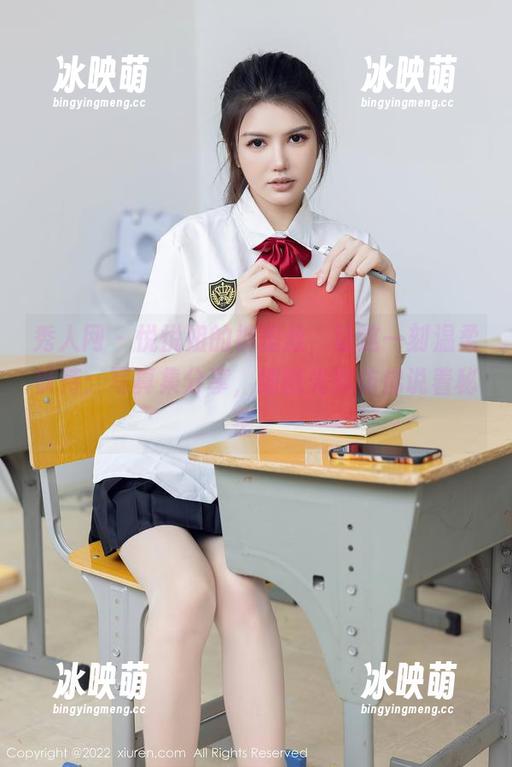 秀人网 - 悦悦姐的裤里丝，让这一刻温柔以待：写真集分享，细腻光影仿佛说着秘密。