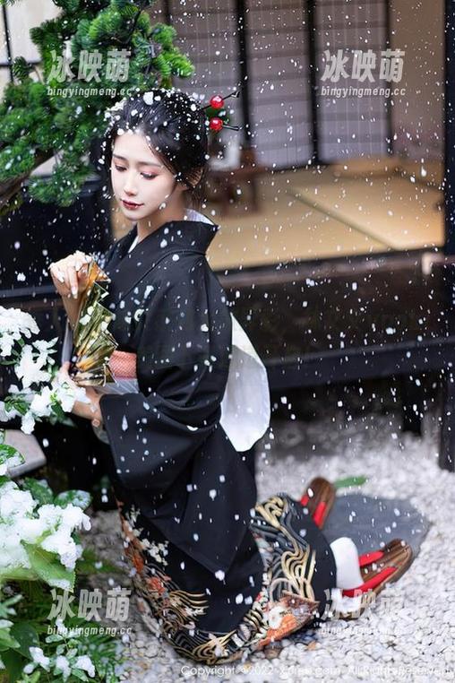 秀人网 - 修女系列大放异彩，林文文yooki美图下载通道开启！