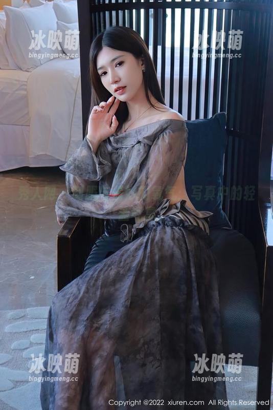 秀人网 - 制服与清妙的氧气：写真中的轻盈气息