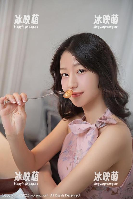 秀人网 - 艺术与修女的碰撞：艺轩的网盘写真火力全开