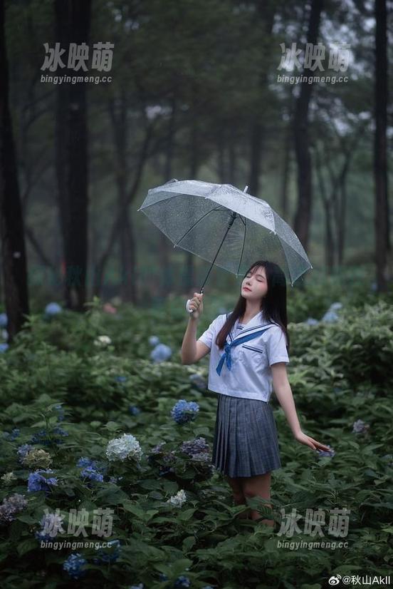 探秘秋山AkI的体操服世界，高清图册在等你发掘！
