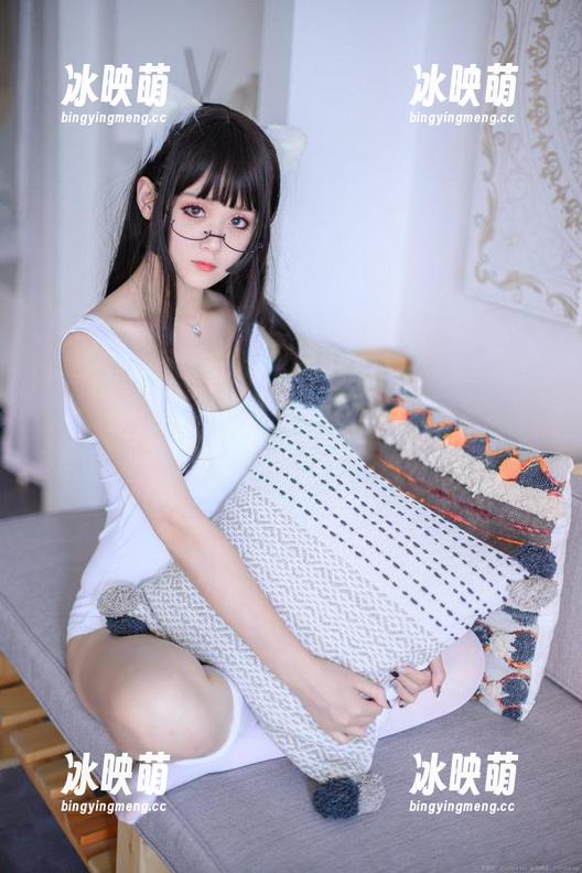 秋楚楚不秃头的原图泄密：泳衣与壁纸的完美邂逅