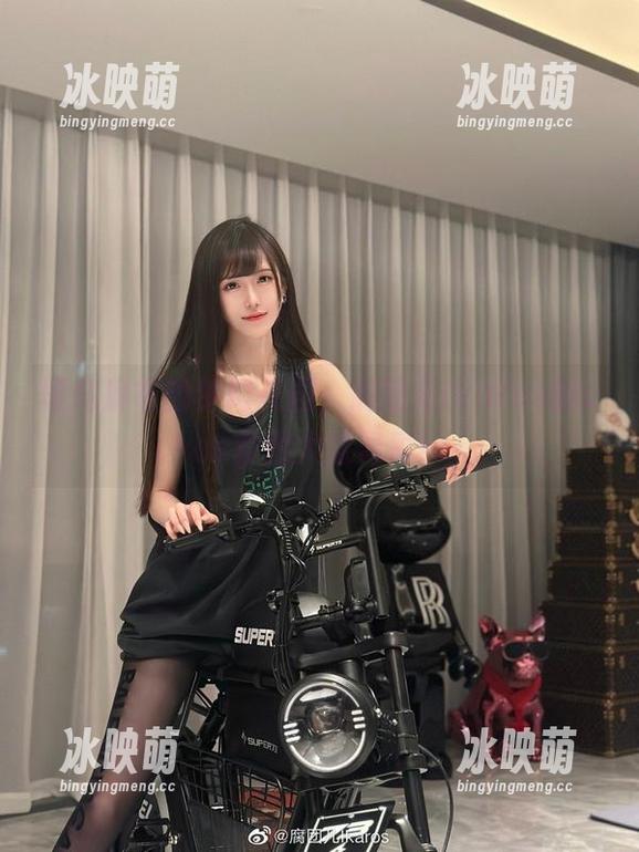腐团儿Ikaros 樱岛麻衣的梦幻花园,腐团儿Ikaros的cos套图大放异彩!