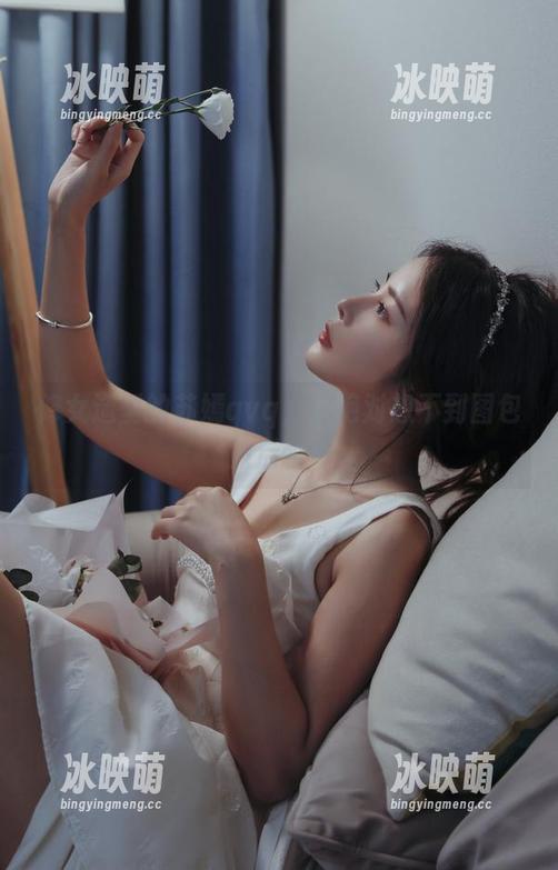 修女造型的苏嫣qvq，你绝对想不到图包的后面…