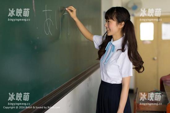 菠萝社 - 热乎乎最新猫九酱Sakura美图，白裙随风而舞，心情都跟着晴了！