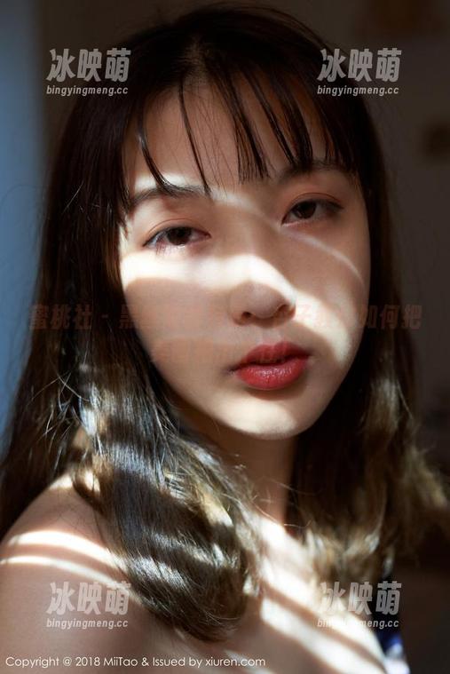 蜜桃社 - 黑丝写真特辑：杏子教你如何把美图拍出个性！