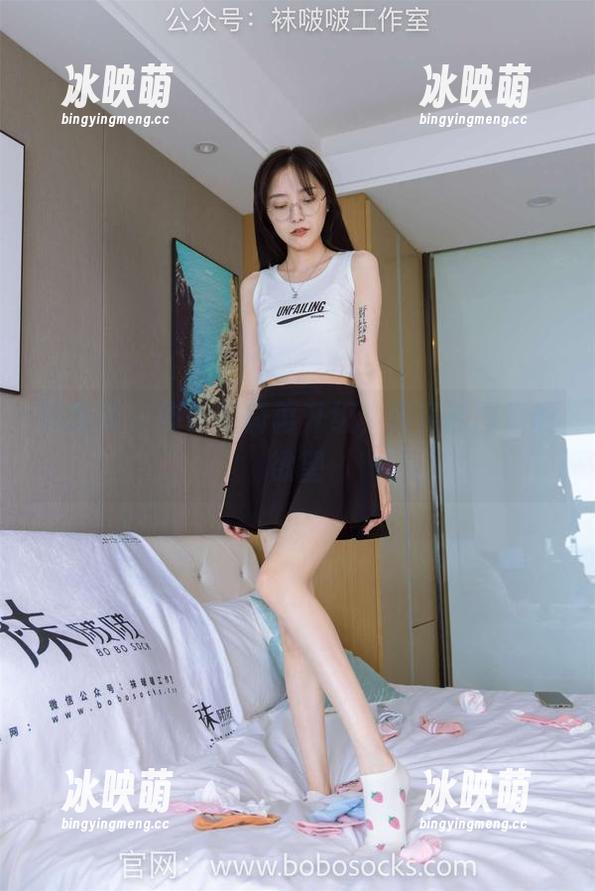 袜啵啵 - 肉丝写真再升级，熊熊原图里的欲望
