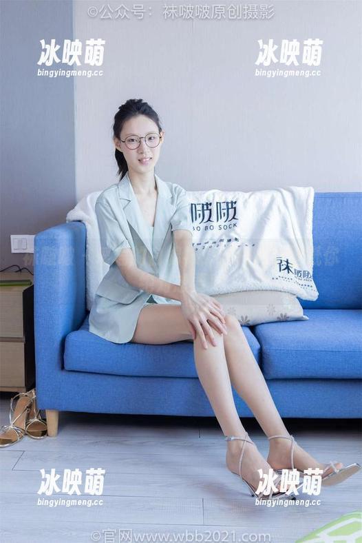 袜啵啵 - 瑶瑶的白棉袜：这种高清壁纸你绝对想要！