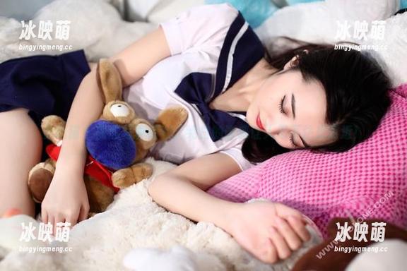 轰趴猫 - 曲曲写真福利，纯白的诱惑让人忍不住想靠近！